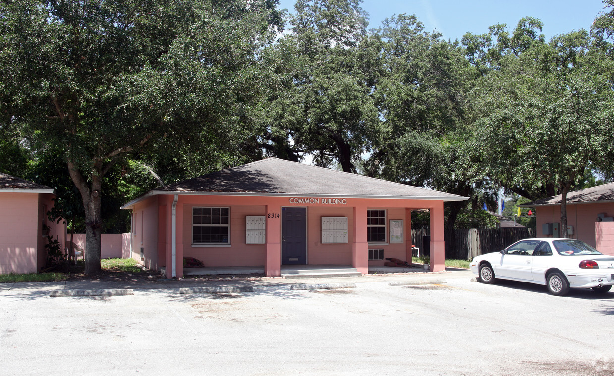 Building Photo - Hunter Oaks Apartments