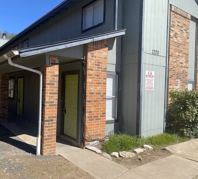 Foto del edificio - 1320 Southport Dr