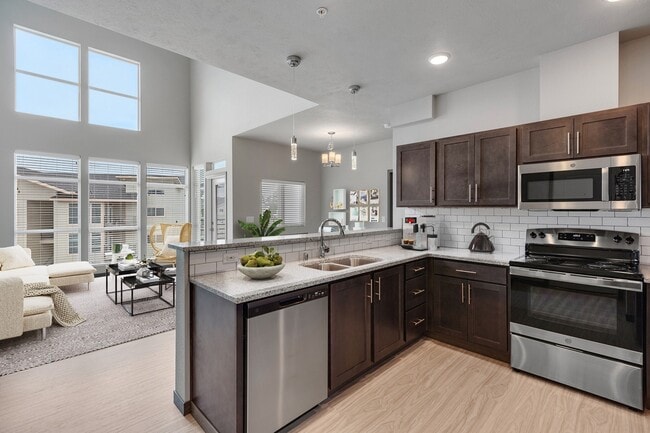 Building Photo - Bella Tess