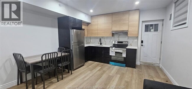 Building Photo - 536 Caron Ave