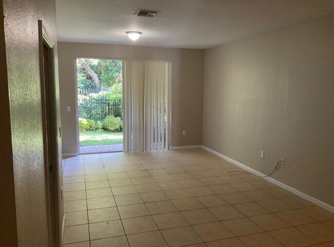 Foto del edificio - 8214 SW 29th St