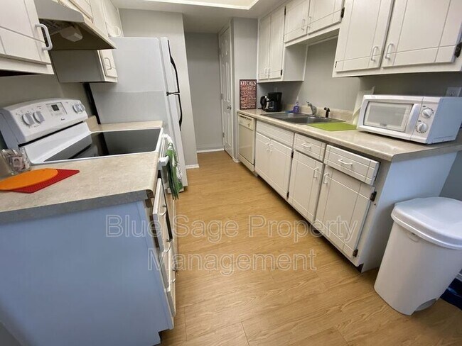 Foto del edificio - 937 W 12th St