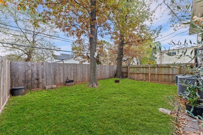 Building Photo - 1504 Early Ln