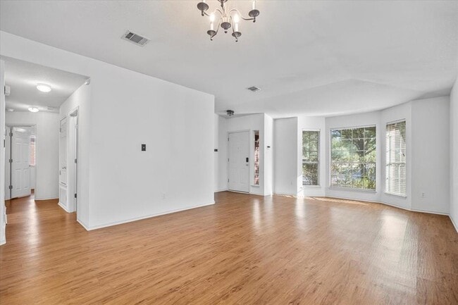 Foto del edificio - 4467 Bremner Dr