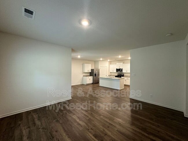 Foto del edificio - 180 Driftwood Lp