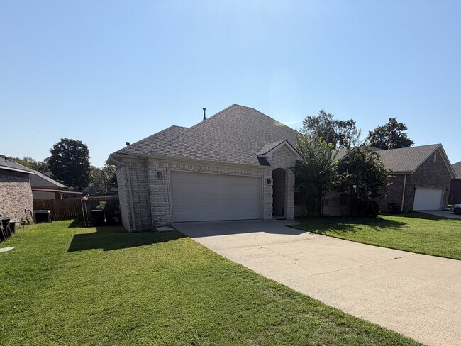 Building Photo - 2213 Reveille Cir