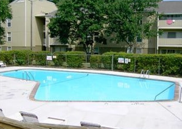 Piscina - Lake Woodard Apartment Homes
