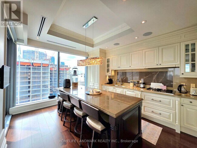 Building Photo - 55 Scollard St