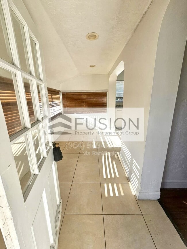 Foto del edificio - 708 NE 4th St