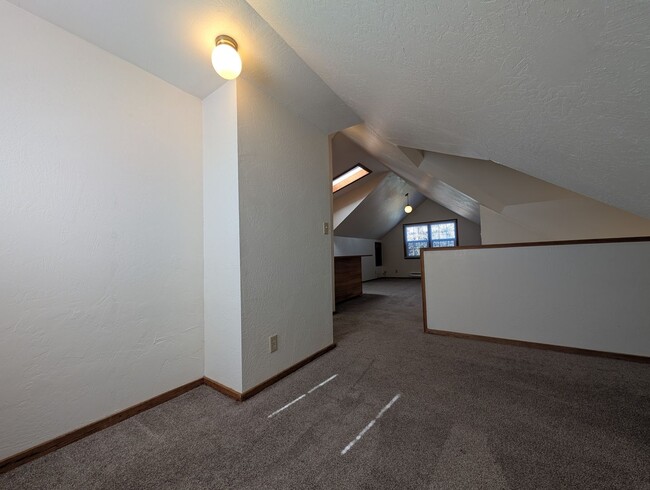 Foto del edificio - Large Studio Apartment in downtown Eugene-...