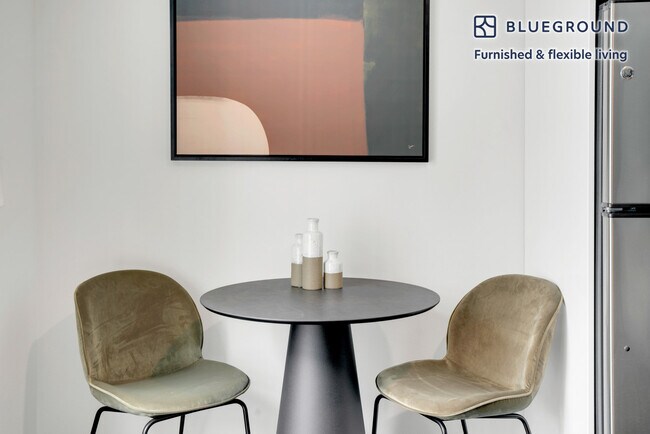 Foto del edificio - 221 Minor Ave N