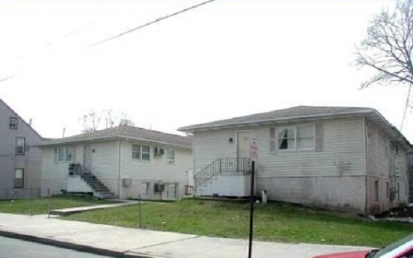 Building Photo - 320 - 324 E Weidman St