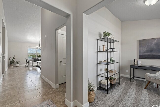 Foto del edificio - 636 N 2040 E St