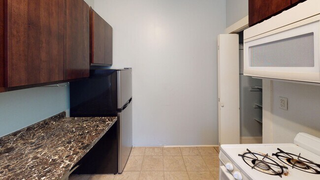 Foto del edificio - Sunny 1BR in East Rock | Hot Water & Gas Included | Walk to Yale