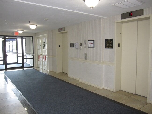 Building Photo - 230 Willard St