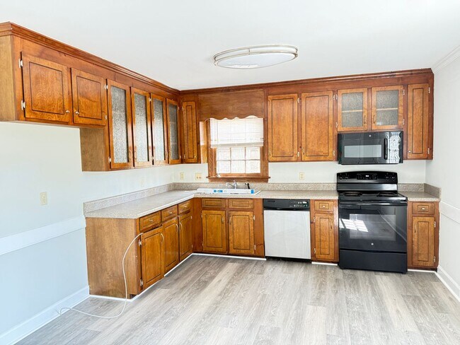 Foto del edificio - 1136 Beechwood Dr