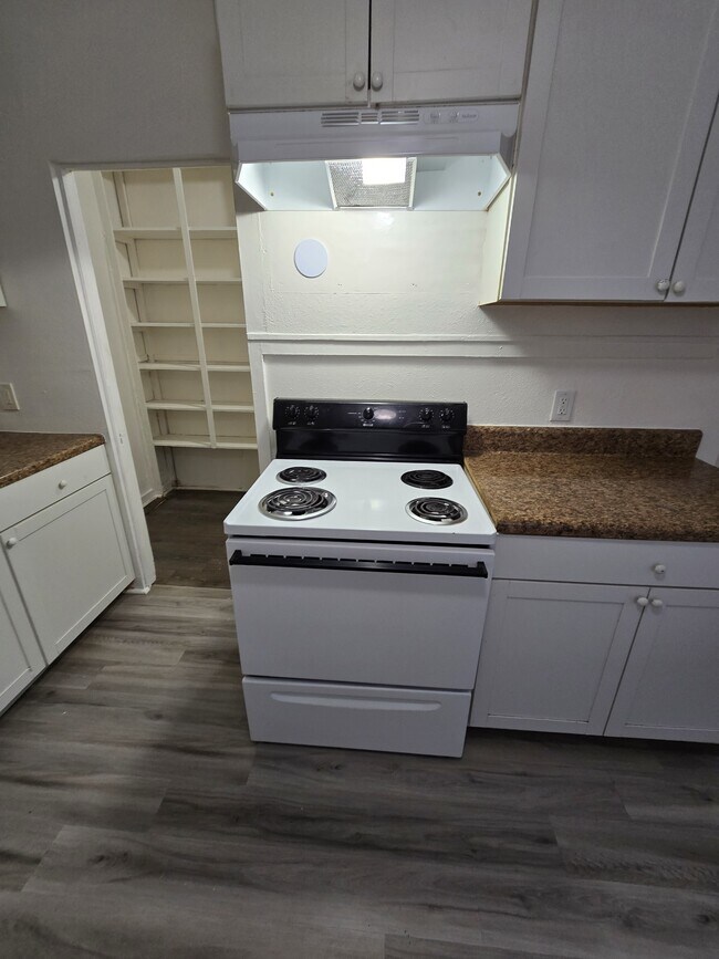 Building Photo - 1701 13th St W