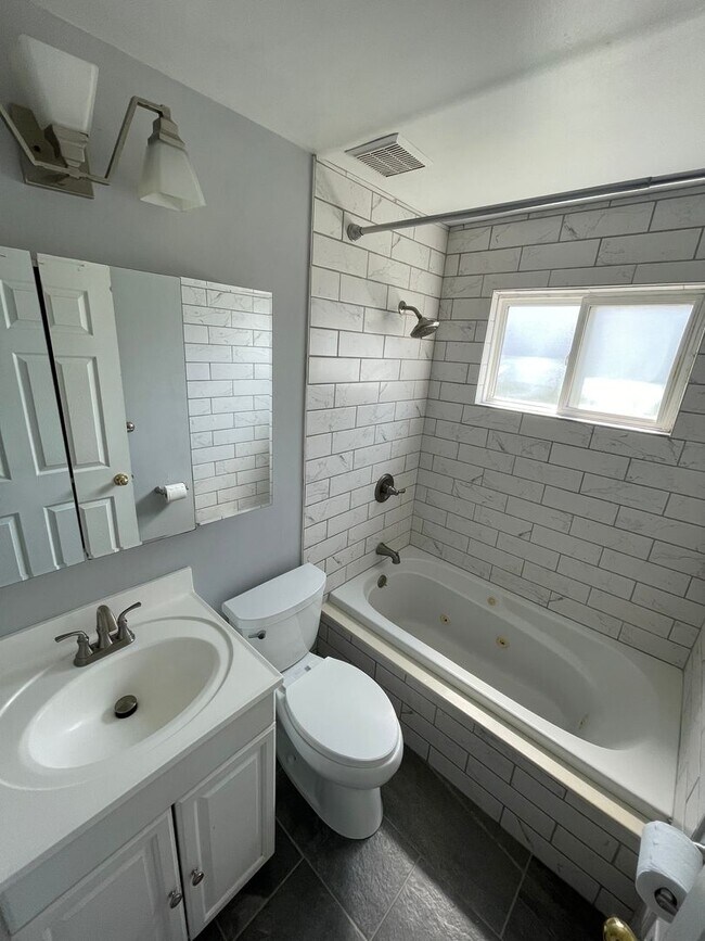 Foto del edificio - 3 BED 1 BATH SINGLE FAMILY, RANCH STYLE HO...