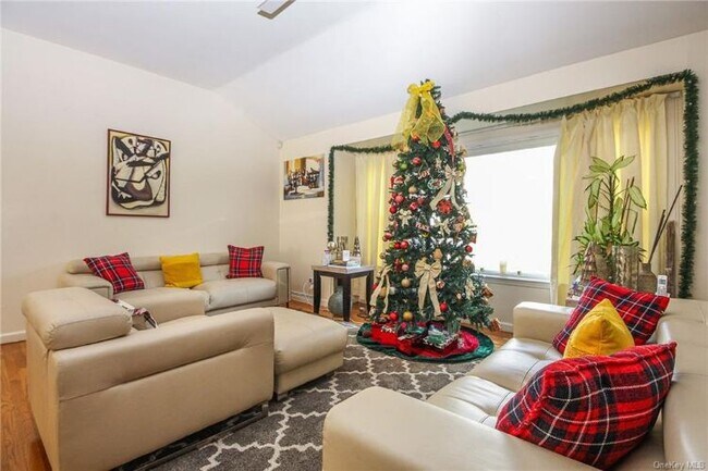 Foto del edificio - 238 Rosehill Ave