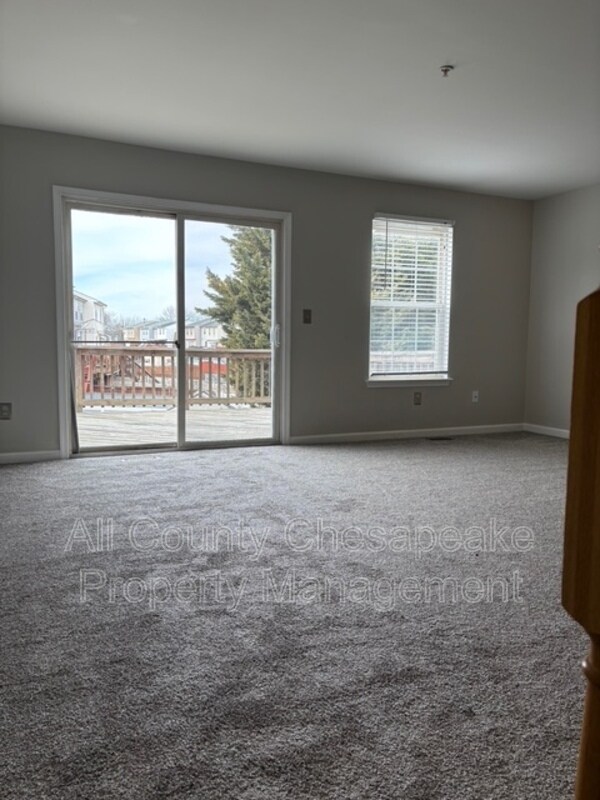 Foto del edificio - 658 Hunting Fields Rd