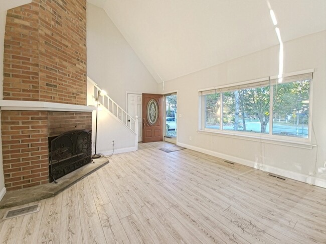 Foto del edificio - 253 Sudbury Ln