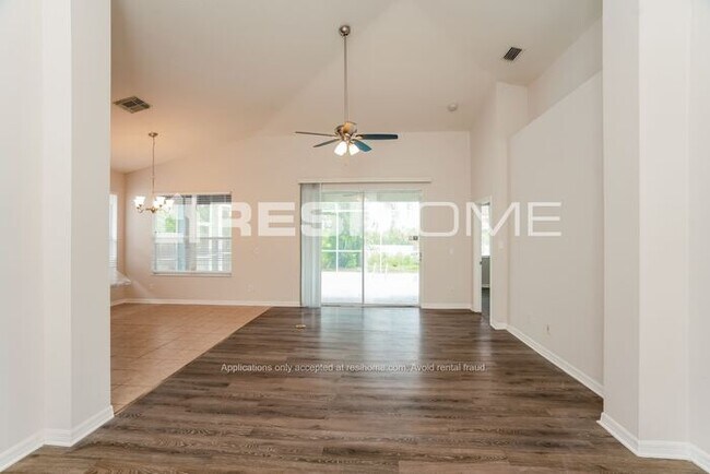 Building Photo - "Welcome Home! Get 1 month FREE RENT when ...