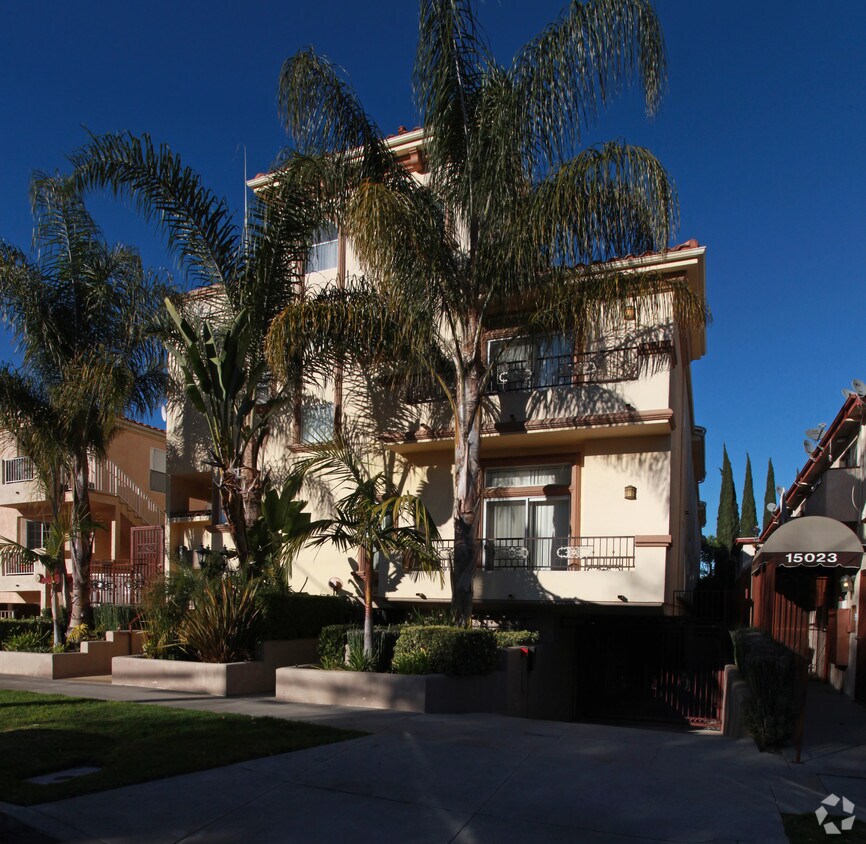 Foto del edificio - 15027 Dickens St