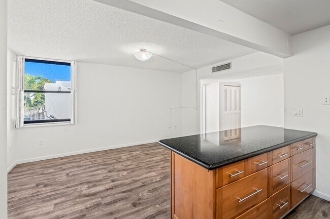 Foto del edificio - 20291 NE 30th Ave