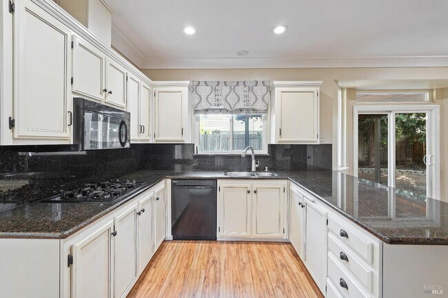 Foto del edificio - 606 Roscommon Pl