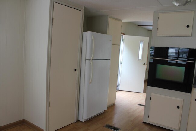 Building Photo - 509 Golden Acres Dr