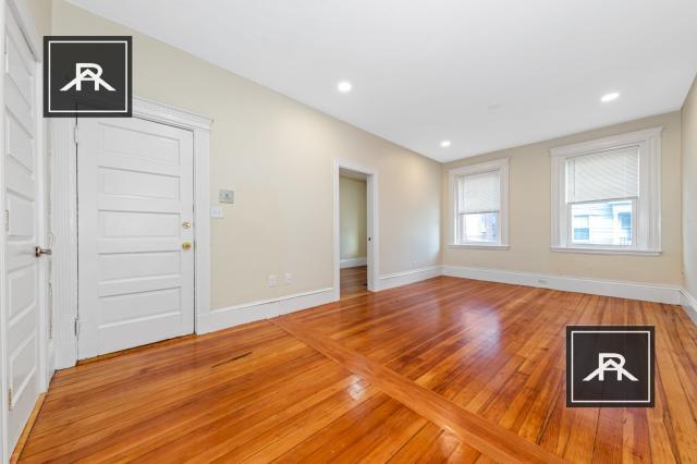 Foto principal - 3 bedroom in Brighton MA 02135