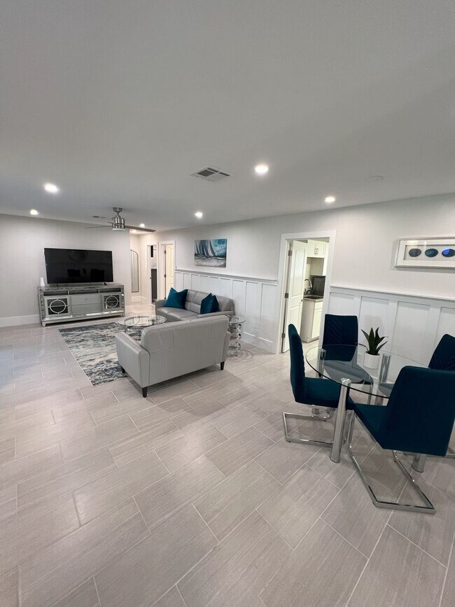 Foto del edificio - ** GEORGOUS PRIVATE POOL HOME IN PALM RIVE...