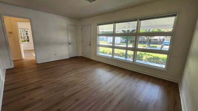 Foto del edificio - 4014 Chelsea Dr