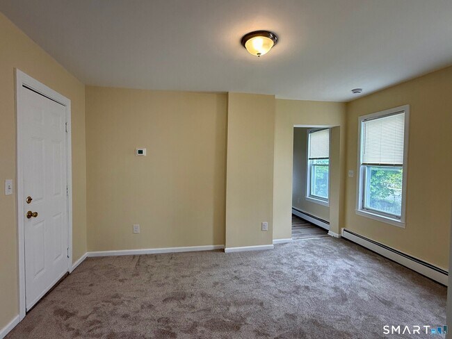 Building Photo - 153 Hollister Ave