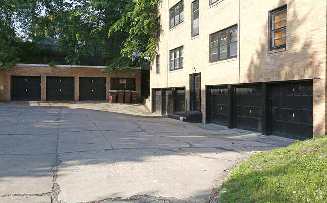 Building Photo - River Terrace