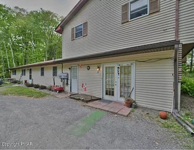 165 Neyhart Rd Unit C, Stroudsburg, PA 18360 Room for Rent in