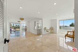 Building Photo - 321 N Oakhurst Dr