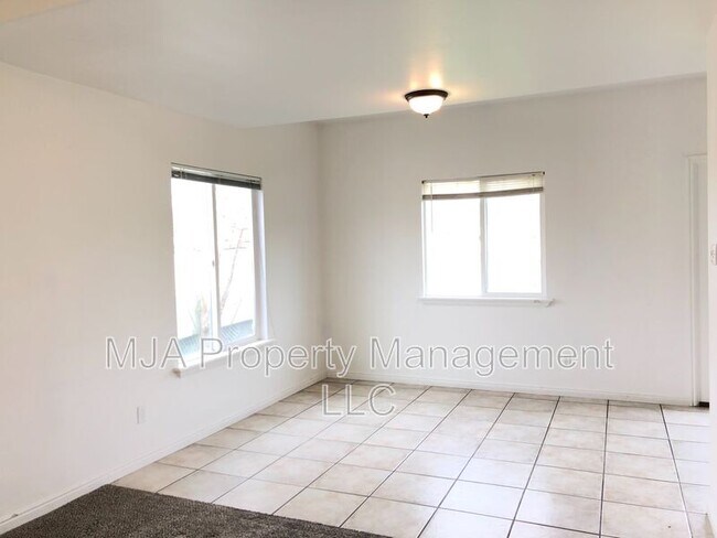 Foto del edificio - 2574 Robin Rd