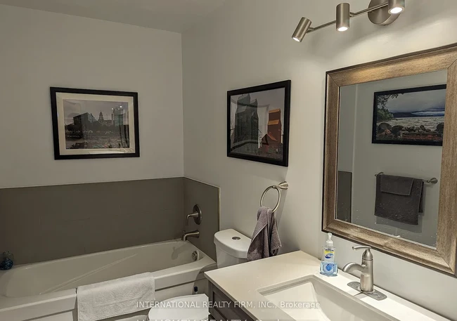 Building Photo - 2 Aberfoyle Cres
