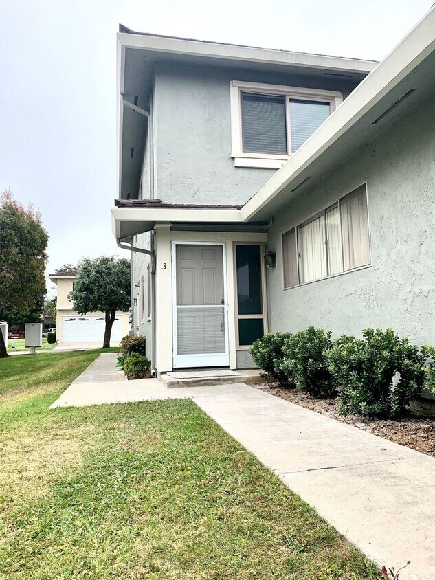 Foto principal - Upgraded Carpinteria Townhome- Great Commu...