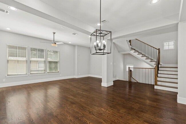 Foto del edificio - 1421 W 23rd St