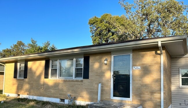 Building Photo - 414 Shady Ln