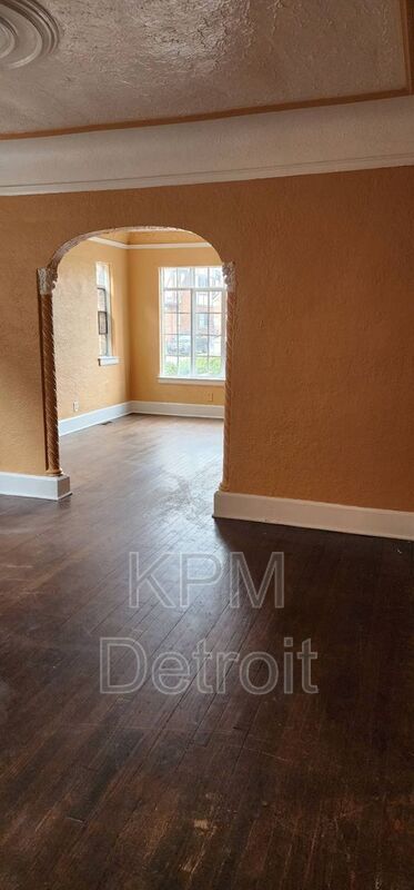 Primary Photo - 17606 Roselawn St