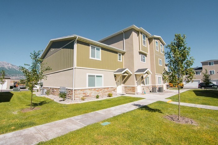 Primary Photo - Waters Edge Townhome!