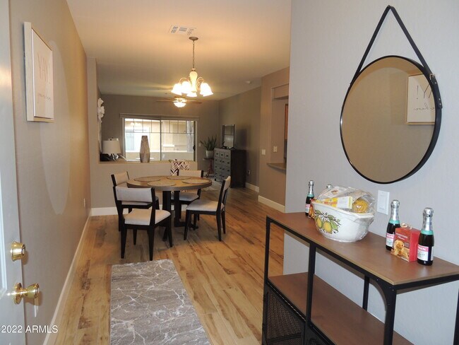 Foto del edificio - 525 N Miller Rd