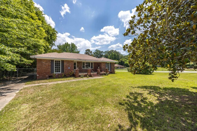 Building Photo - 3824 Forrest Rd