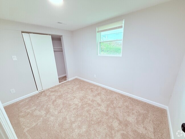 Building Photo - 7425 Parkwood St
