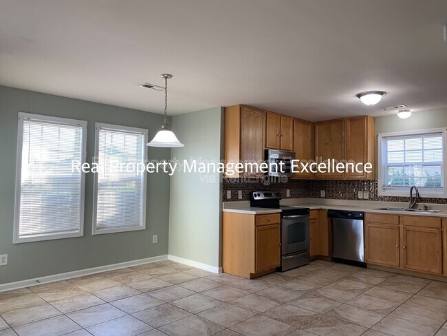 Foto del edificio - 3116 Guiding Light Rd