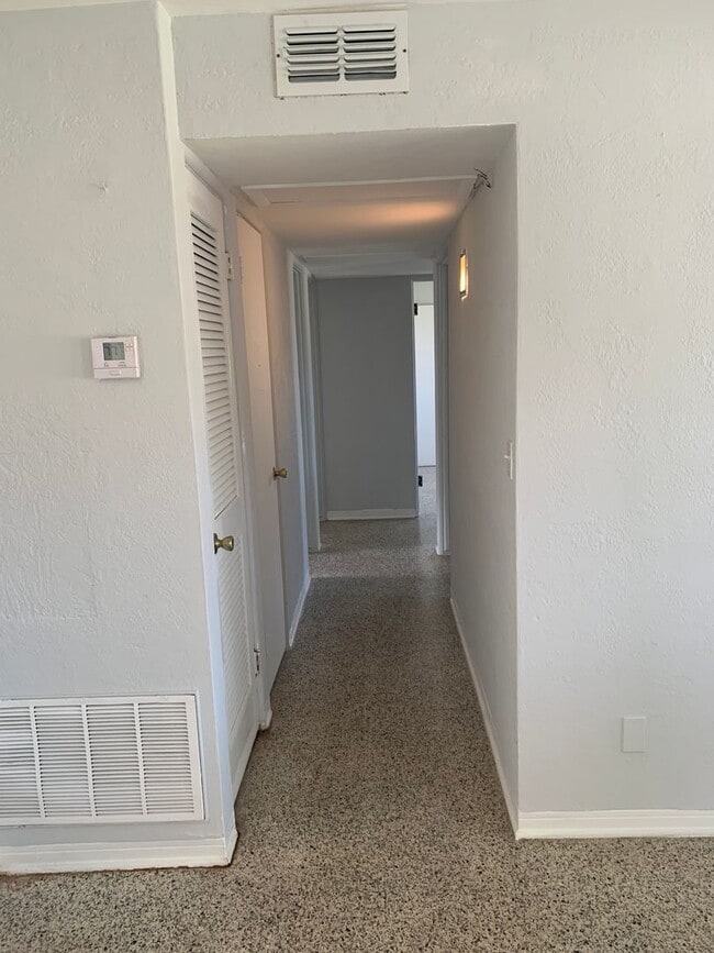 Foto del edificio - 1703 Edgewater Dr