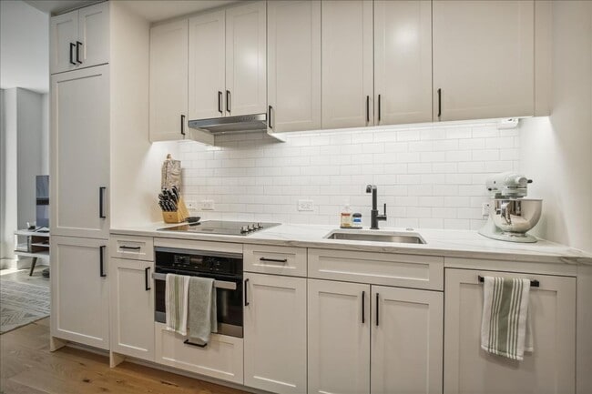 Building Photo - Fabulous 1 Bed/1 Bath condo at The Avidian in Navy Yard!